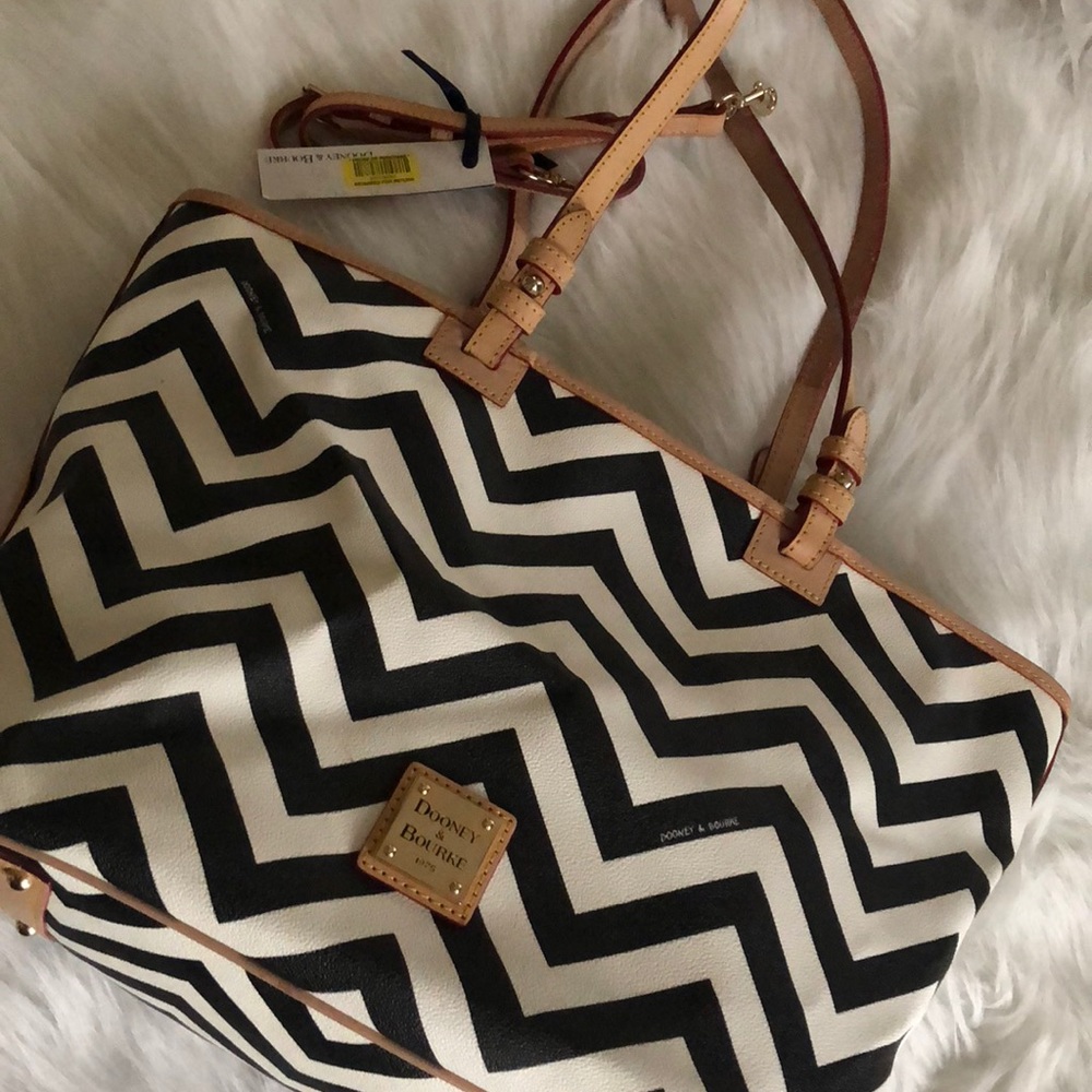 Dooney & Bourke Zip Zip Satchel (Blk/Wht Chevron)